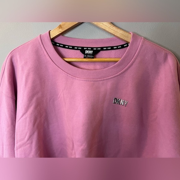 DKNY Women Sweatshirt Pullover Metallic Logo Cropped Crewneck Pink Top XL - Picture 2 of 8